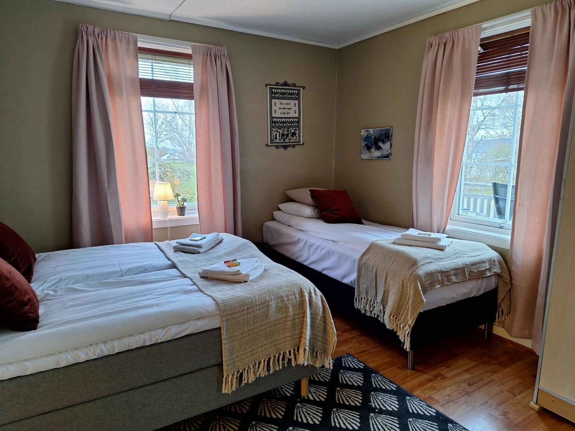 Privat Leilighet Pa Gard Med Badstue Og Nordlys Narvik Exteriér fotografie