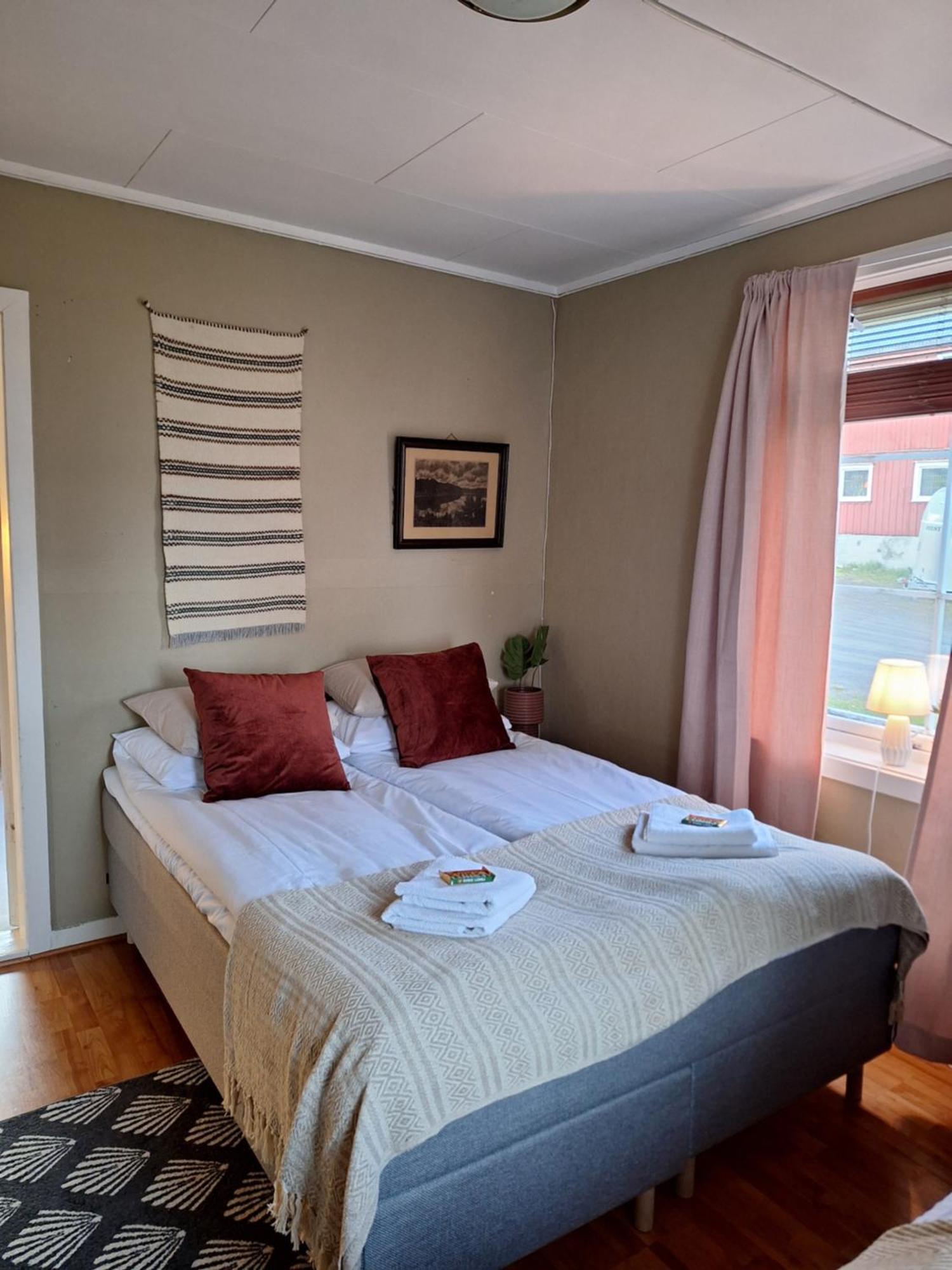 Privat Leilighet Pa Gard Med Badstue Og Nordlys Narvik Exteriér fotografie